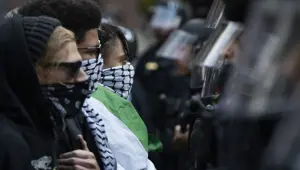 Trump'tan göstericilere tehdit: Tükürürlerse vururuz! Trump'tan göstericilere tehdit: Tükürürlerse vururuz!