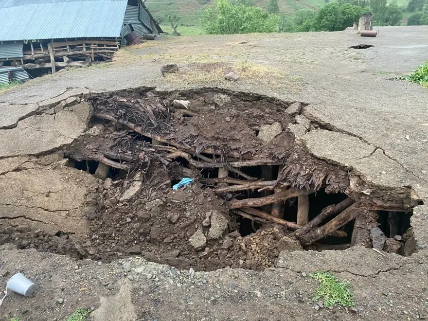 Bingöl'de 5,7 büyüklüğünde deprem: Bir şehit, 18 yaralı 14