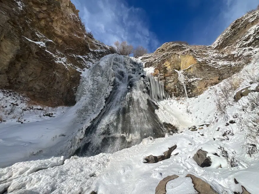 Kars'ta Susuz Şelalesi kısmen dondu 11 Kars'ta Susuz Şelalesi kısmen dondu 11