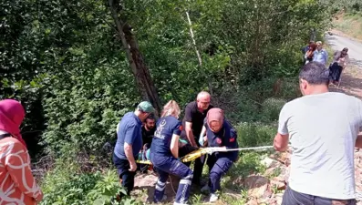 ATV ile uçuruma düşten iki kişiyi itfaiye kurtardı