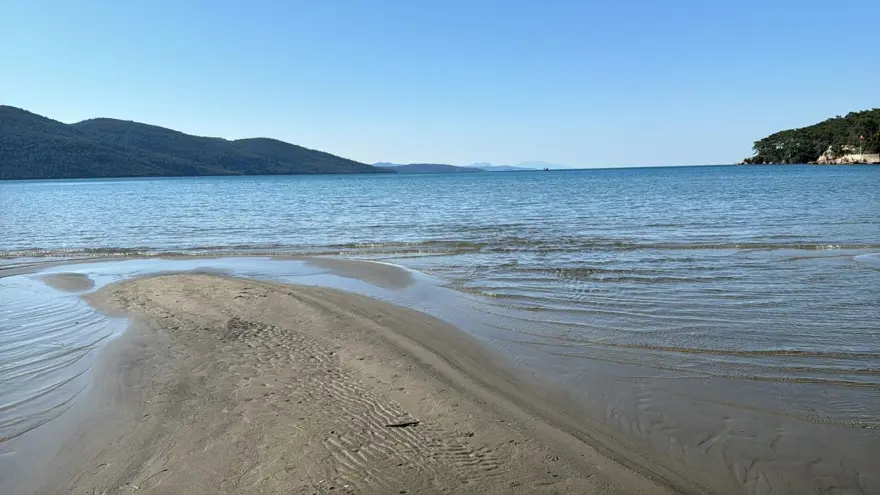 Akyaka'da deniz suyu 30 metre çekildi 4