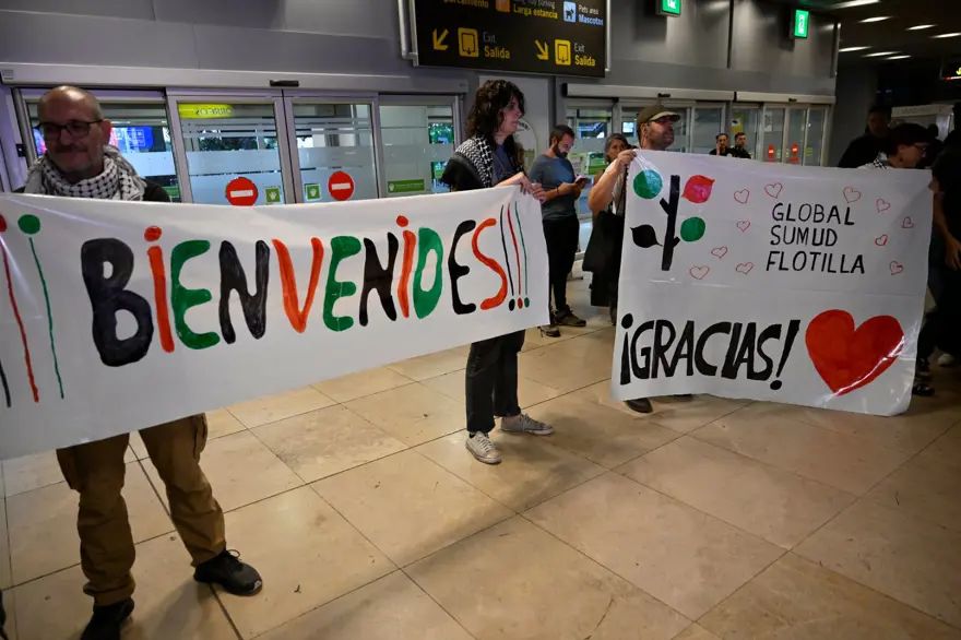 Sumud aktivistleri kahramanlar gibi karşılandı Sumud aktivistleri kahramanlar gibi karşılandı