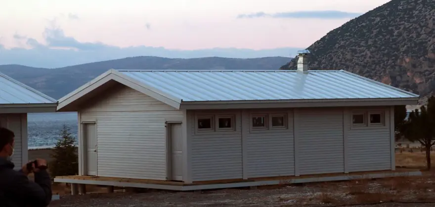 Salda Gölü kıyısına ahşap üniteler yerleştirilmeye başlandı 5 Salda Gölü kıyısına ahşap üniteler yerleştirilmeye başlandı 5