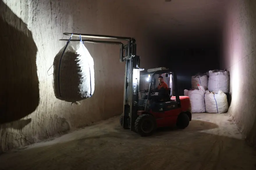 Mağaradan Türkiye'nin dört bir yanına dağıtım: Günde 600 TIR yanaşıyor 3 Mağaradan Türkiye'nin dört bir yanına dağıtım: Günde 600 TIR yanaşıyor 3