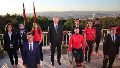 Cumhurbaşkanı Erdoğan Çankaya Köşkü'nde İstiklal Marşı'na eşlik etti