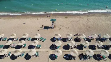 Antalya'da 17 plaja mavi bayrak asıldı