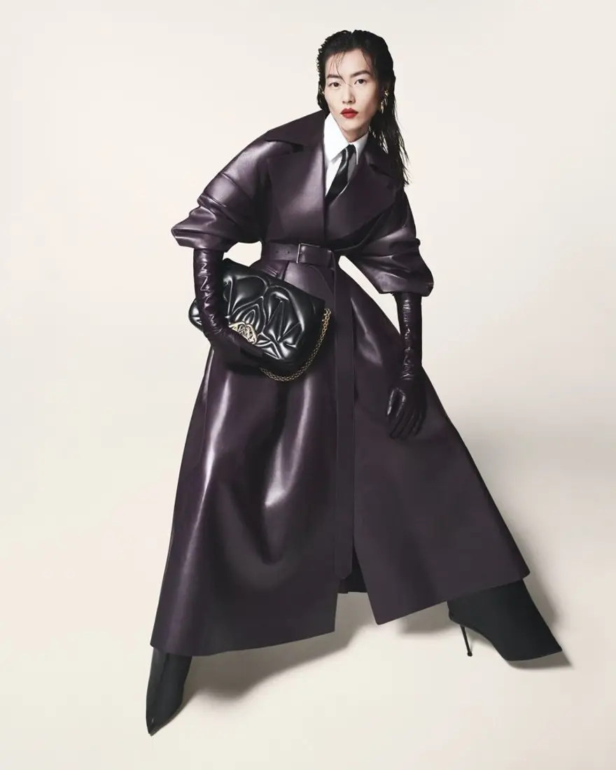 Ünlü isimler Alexander McQueen'in 2023 Sonbahar-Kış kampanyası için bir arada 6