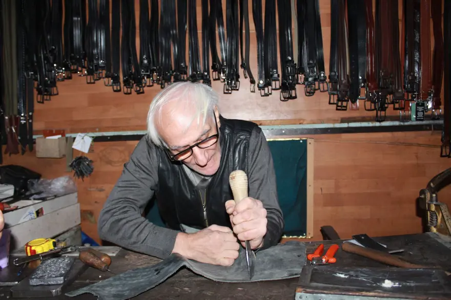 Mesleğe 10 yaşında başladı, yarım asırdır teknolojiye rağmen devam ediyor 3 Mesleğe 10 yaşında başladı, yarım asırdır teknolojiye rağmen devam ediyor 3