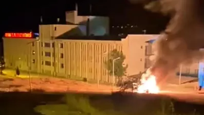 Sinop'ta seyir halindeki otomobil alev alev yandı