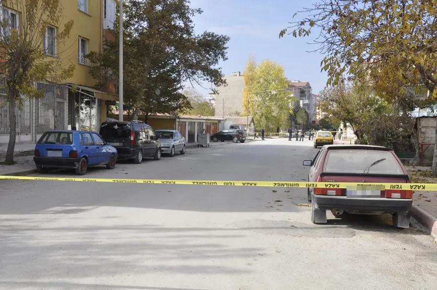 Konya'da polis memurunun aracına bomba 4 Konya'da polis memurunun aracına bomba 4