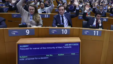 Avrupa Parlamentosu'nda rüşvet skandalı: İki vekilin dokunulmazlığı kaldırıldı