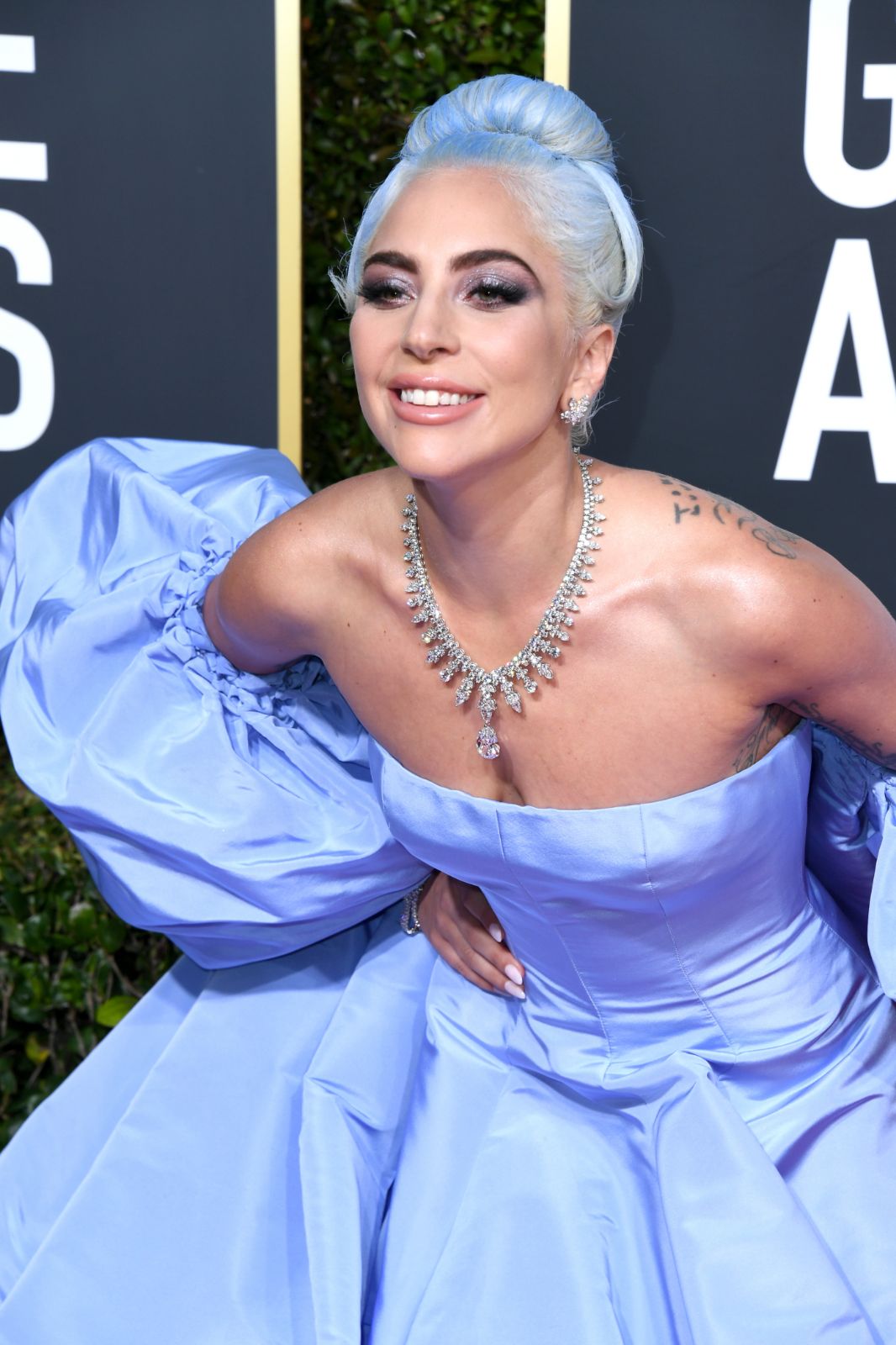 Lady Gaga’nın 76. Altın Küre Ödül Töreni’ndeki elbisesinin anlamı