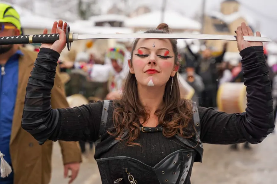 14 asırlık geleneğin görüntüleri damga vurdu: Maske ve kostümler; işte Vevçani Karnavalı 8
