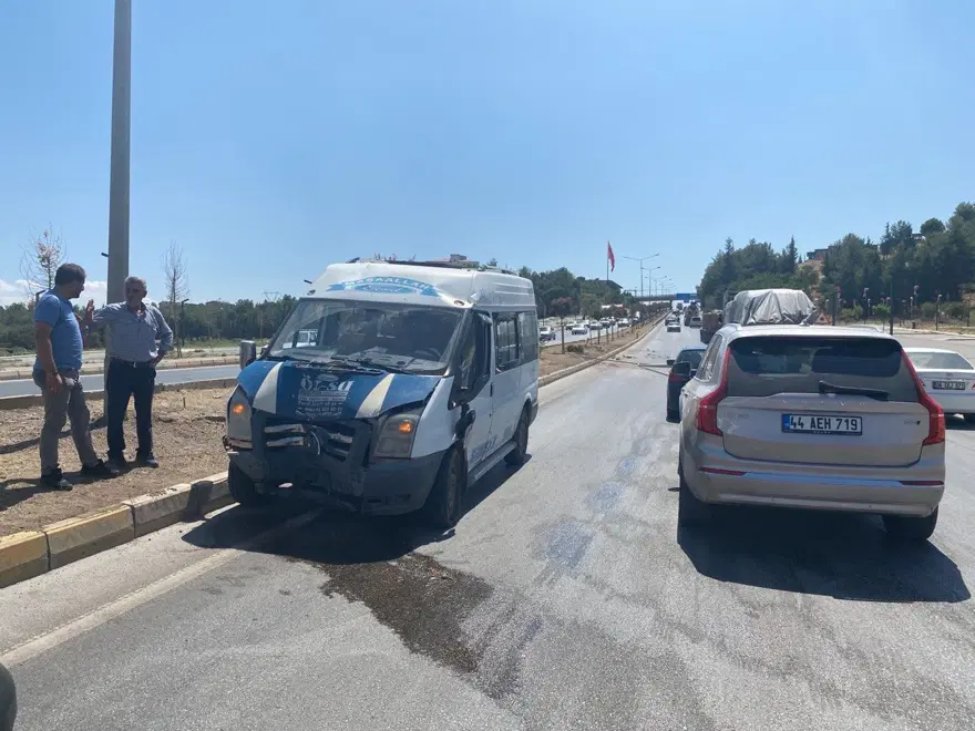Adıyaman'da 16 araç birbirine girdi: 1'i polis 2 kişi yaralandı 4