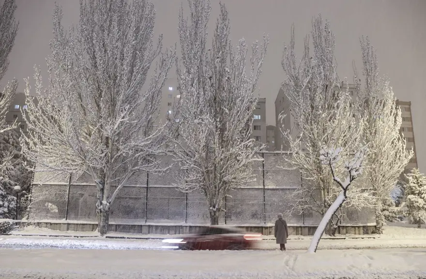 Ankara beyaza büründü, sırada İstanbul var 1 Ankara beyaza büründü, sırada İstanbul var 1