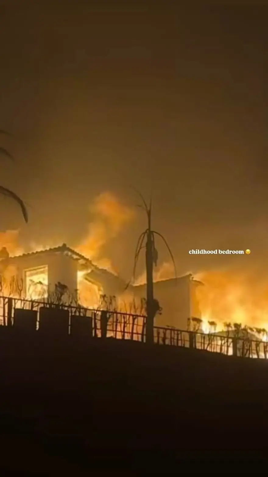 Bella Hadid'in çocukluğunun geçtiği ev küle döndü 2