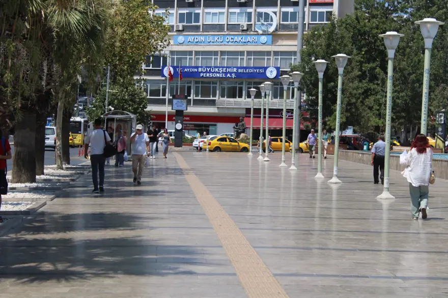 Termometreler 41 dereceyi gördü! Kavurucu sıcak zor anlar yaşattı 3