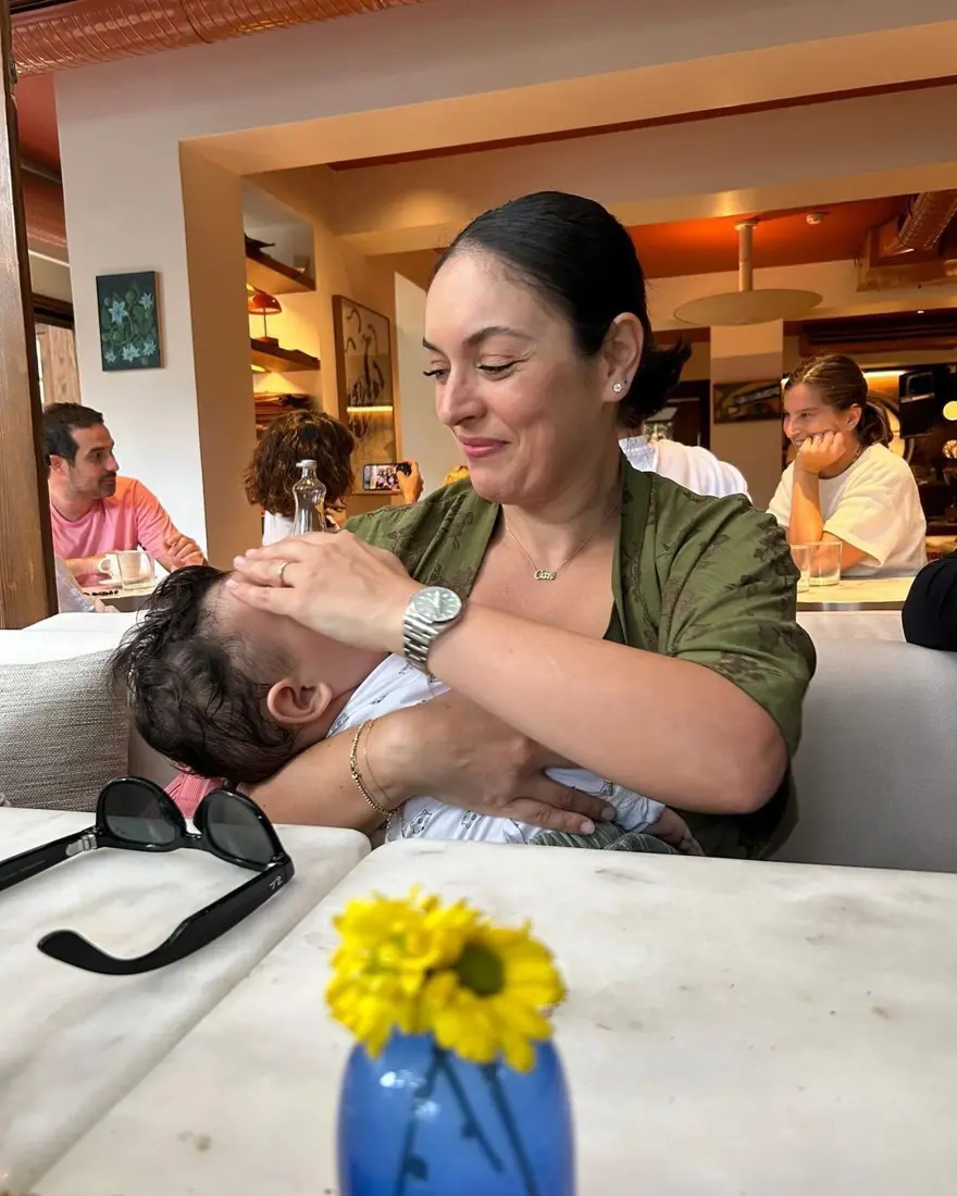 Ezgi Mola'dan oğlu Can ile yeni kare 3