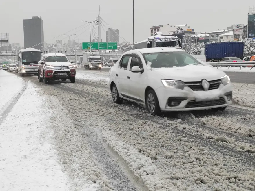 Kar yağışı İstanbul'u etkisi altına aldı 16 Kar yağışı İstanbul'u etkisi altına aldı 16