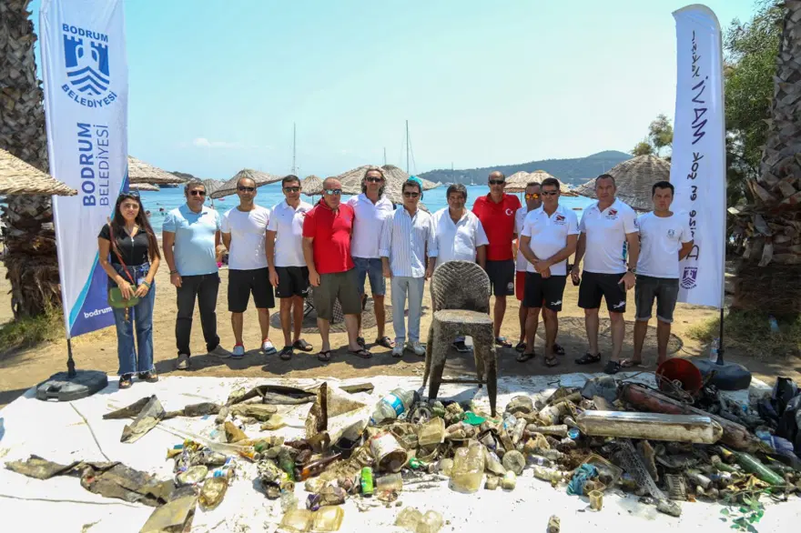 Hepsi denizin dibinden çıkarıldı! 219 kilogram atık 6