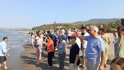 Damat denize atıldı: Davul zurna eşliğinde geldiler