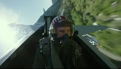 ABD'de akrobasi uçağı düştü: Tom Cruise'un "Top Gun" eğitmeni hayatını kaybetti