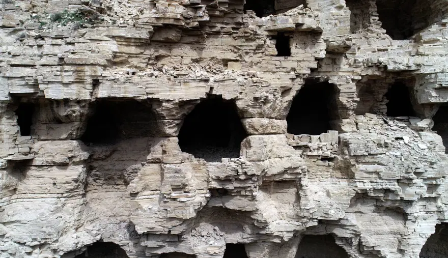 Sivas'ın 4 bin yıllık 'apartman' mağaraları zamana meydan okuyor 7 Sivas'ın 4 bin yıllık 'apartman' mağaraları zamana meydan okuyor 7