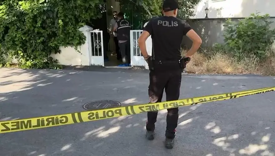 İstanbulAvcılar’da maskeli saldırganlar kahvehaneyi taradı: 1’i ağır 4 yaralı 4