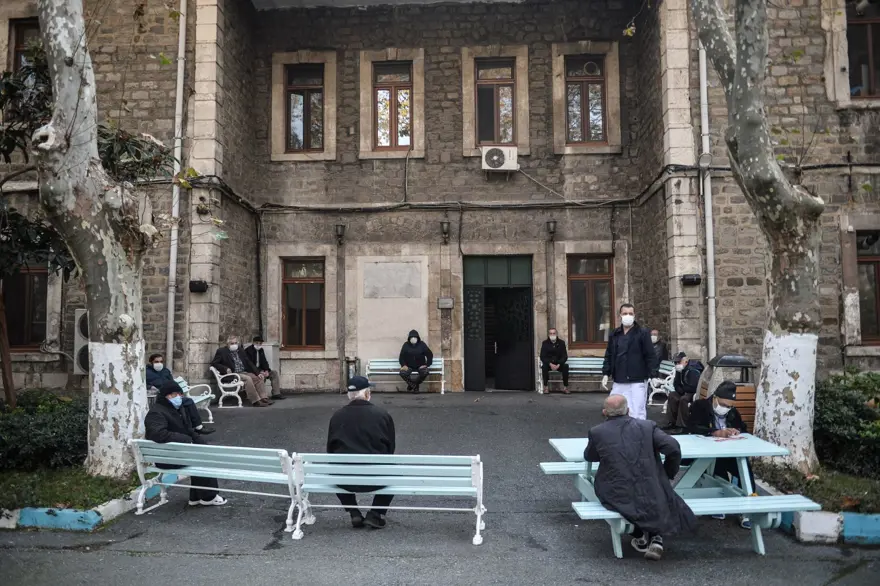 Türkiye'de ilk vaka görüldüğü gün kapılar kapandı! Darülaceze'de 'kapalı' 9 ay 9 Türkiye'de ilk vaka görüldüğü gün kapılar kapandı! Darülaceze'de 'kapalı' 9 ay 9