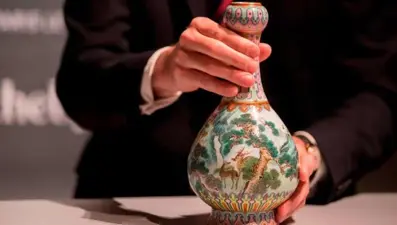 Çin vazosu 16,2 milyon euro'ya alıcı buldu