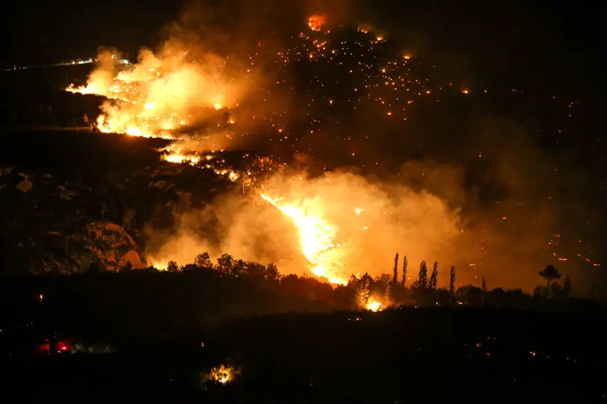 Mersin'deki orman yangını: 4 mahallede 373 ev boşaltıldı 4