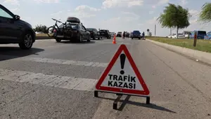 Elektrikli bisikletin devrildi: 3 kişi yaralandı