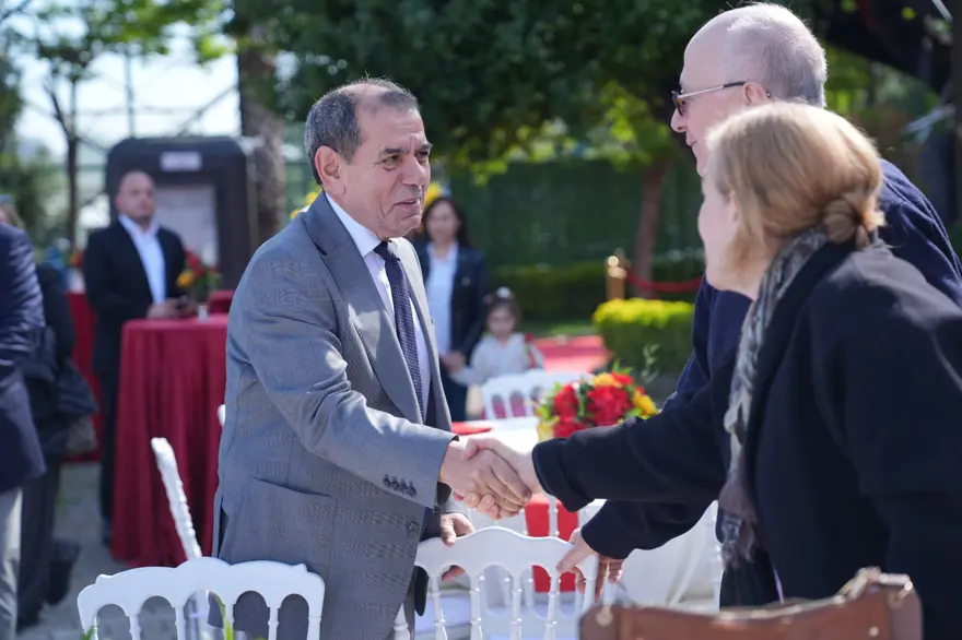 Galatasaray Kulübü Başkanı Özbek: Bana verilen makama hakaret edemezsiniz Galatasaray Kulübü Başkanı Özbek: Bana verilen makama hakaret edemezsiniz