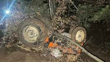 Uşak'ta traktör şarampole devrildi: 2 ölü, 2 yaralı