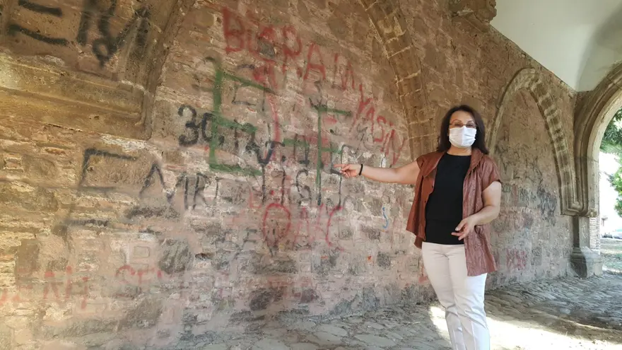 Tarihi Cihanoğlu Külliyesi'nin duvarlarına yazı yazılmasına tepki 3