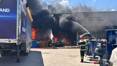 Sakarya'da yedek parça deposunda yangın