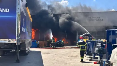 Sakarya'da yedek parça deposunda yangın
