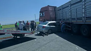 Otomobil TIR'a çarptı: 1 ölü, 5 yaralı