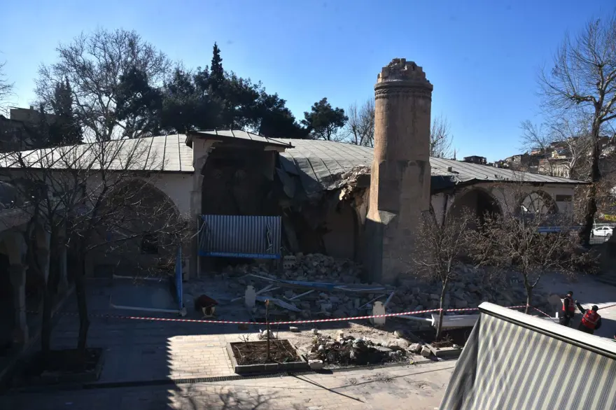 Kahramanmaraş'taki 39 tarihi cami depremde hasar gördü 7