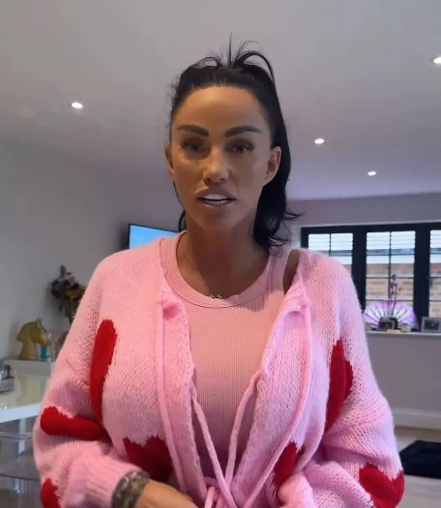Defalarca yüzünü gerdiren Katie Price'ın son haline yorum yağdı! 'Estetik yaptırmadan duramıyorum' demişti 1