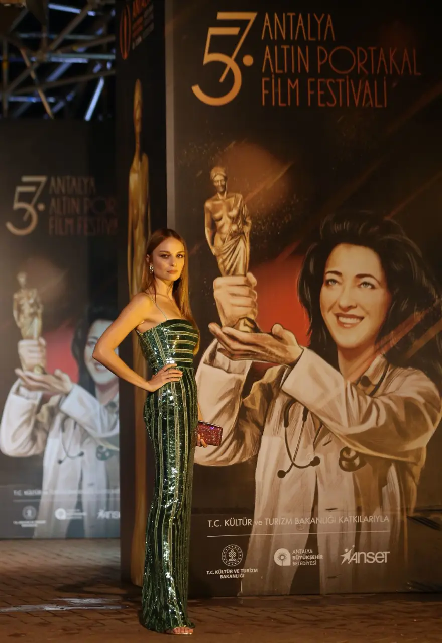 Altın Portakal Film Festivali kırmızı halı geçişiyle başladı 11