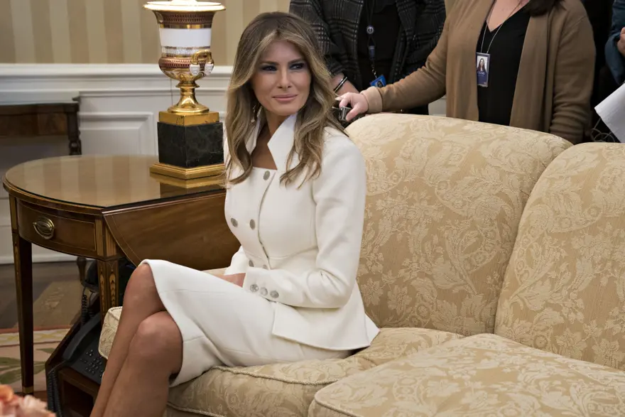 Melania Trump’ın tartışma yaratan resmi Beyaz Saray portresi 5