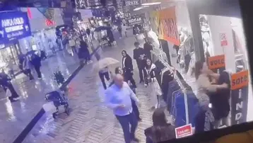 Etek giyen üniversite öğrencisine saldırı