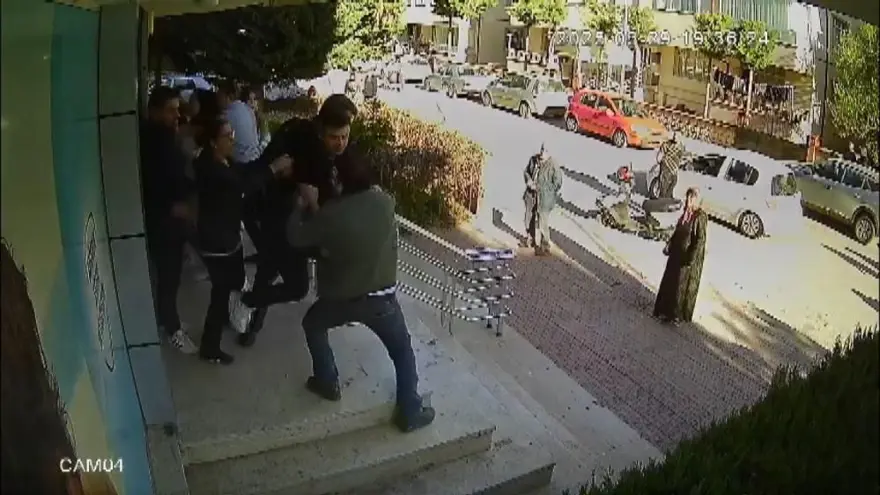 ECZACIYA YUMRUK ATTI 3