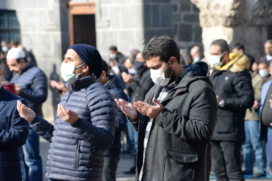 Cuma namazının ardından 'Yağmur duası' yapıldı 15