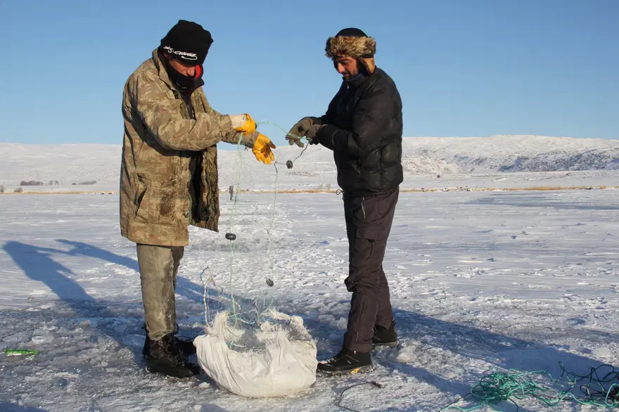 Donan Çıldır Gölü'nde Eskimo usulü balık avı 7