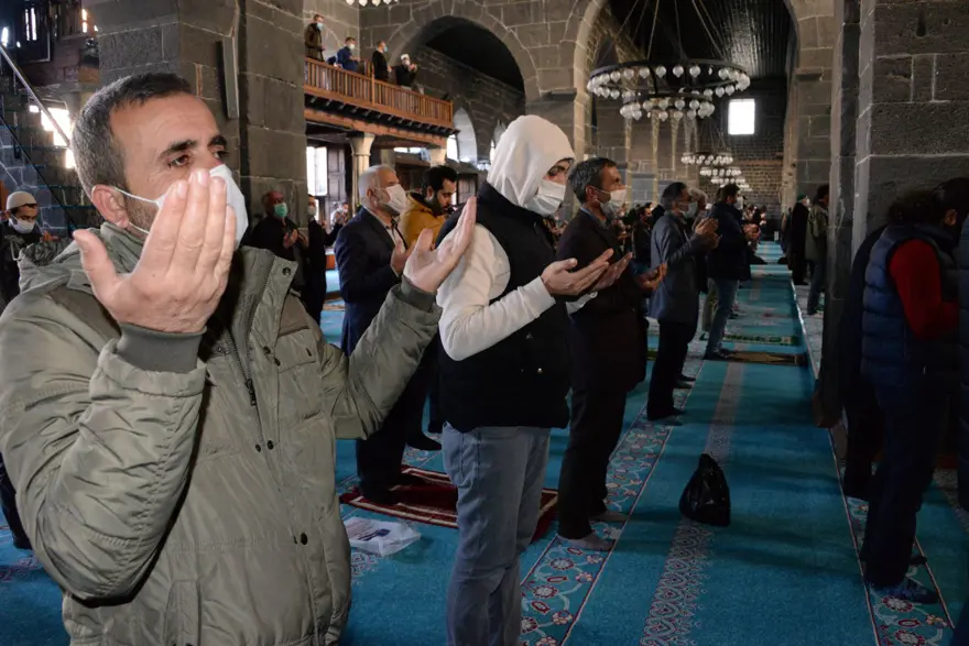 Cuma namazının ardından 'Yağmur duası' yapıldı 23