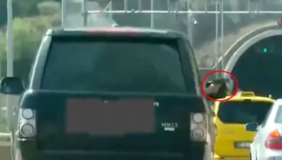 Antalya'da araç camından gösterilen silah oyuncak çıktı