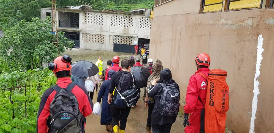 Rize'deki sel felaketinin hasarı gün ağarınca ortaya çıktı 10 Rize'deki sel felaketinin hasarı gün ağarınca ortaya çıktı 10