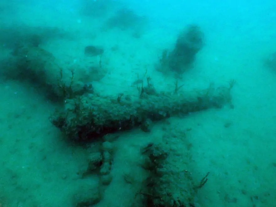 Foça açıklarında savaş gemisi batığı bulundu 